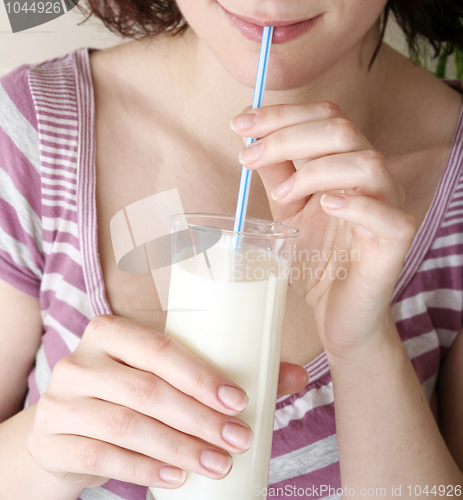 Image of Young people eating milk with cereals