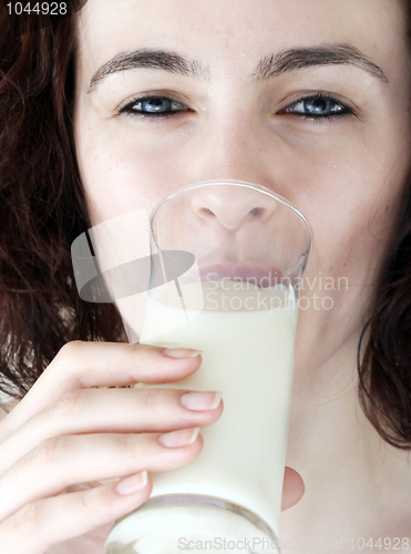 Image of Young people eating milk.