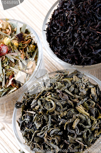 Image of three kinds of dry tea in glasses 