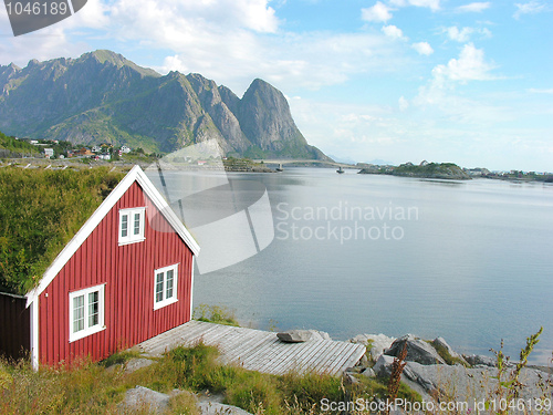 Image of Red house in Lofoten