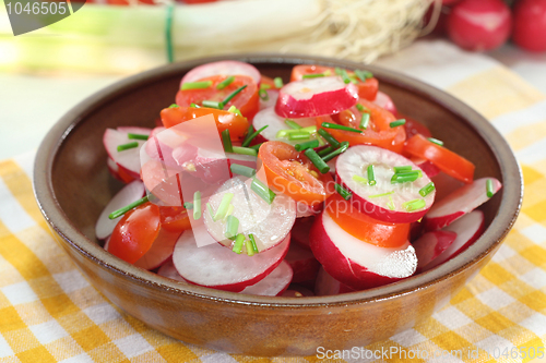 Image of radish and tomato salad