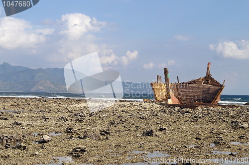 Image of  Shipwreck in shoreline