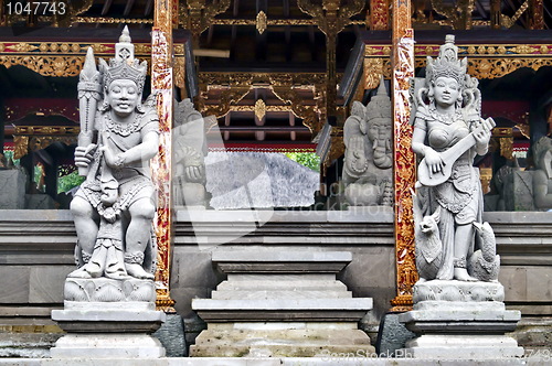 Image of Hindu statues