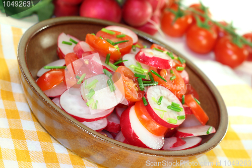 Image of radish and tomato salad