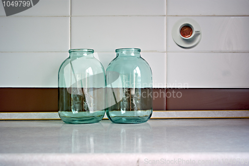 Image of kitchen interior with the empty net banks