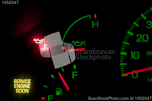 Image of Service Engine oil pressure 