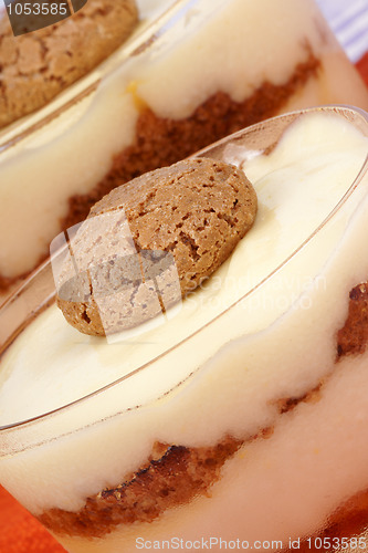 Image of Vanilla custard and amaretti dessert