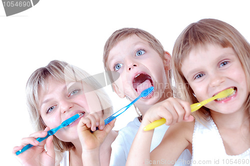 Image of brushing teeth