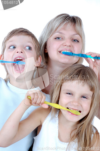 Image of family cleaning teeth