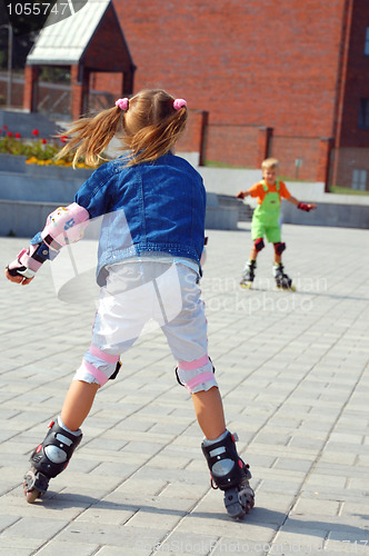 Image of Rollerblading children.