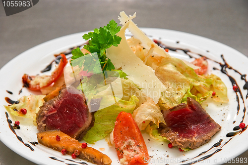 Image of salad with roast beef