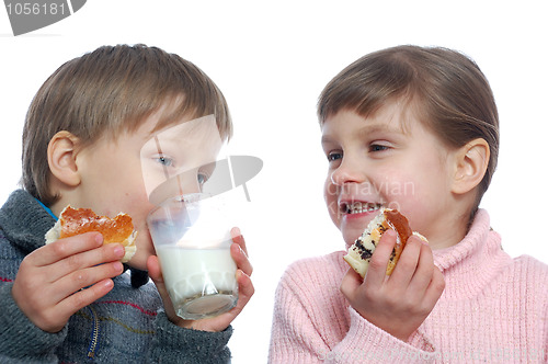 Image of children having lunch with milk