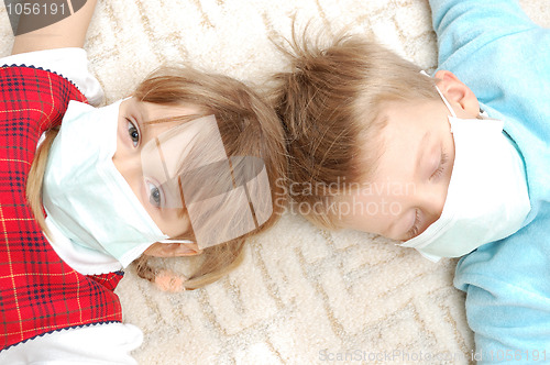 Image of children with pretection flu mask