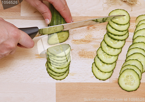 Image of Prepairing salad