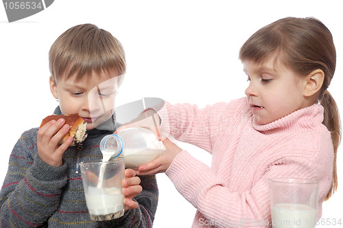 Image of children having lunch