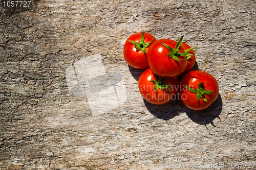 Image of red tomatoes