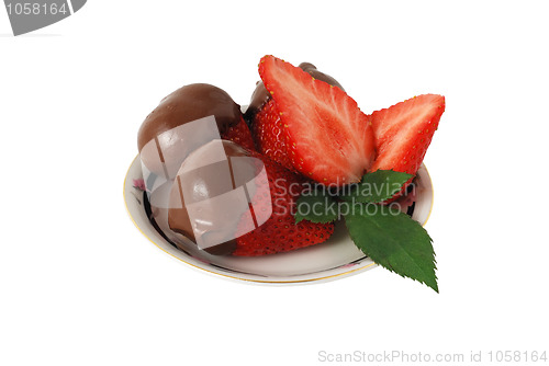 Image of Strawberries in milk chocolate
