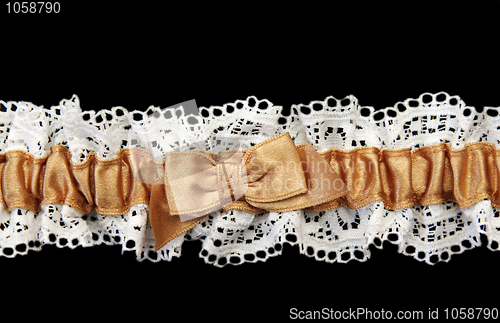 Image of Blanching feminine garter with beige satin band