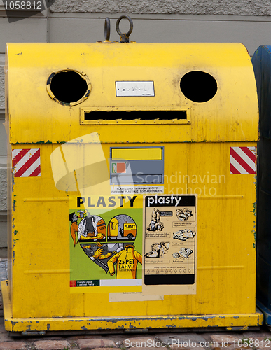 Image of Yellow trash on the streets of Prague