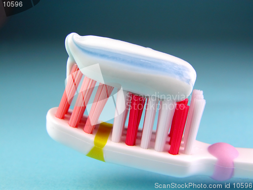 Image of  Toothbrush with toothpaste-detail