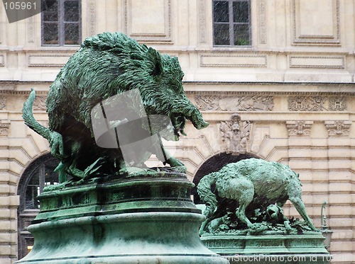 Image of statue at the Louvre entrance