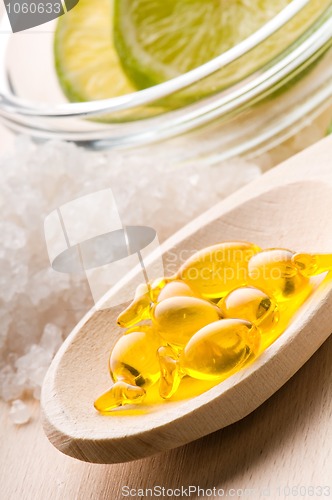 Image of lemon bath - bath salt, capsule and fresh fruits