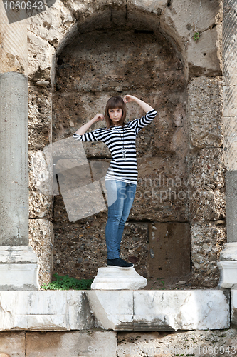 Image of The girl in the ruins