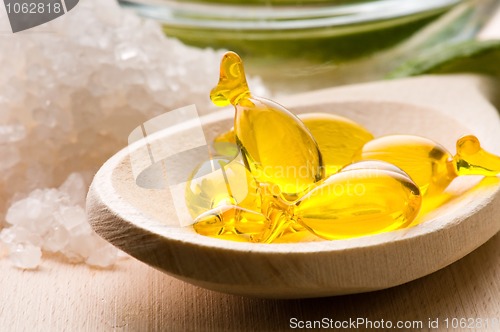 Image of lemon bath - bath salt, capsule and fresh fruits