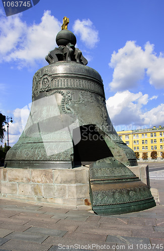 Image of Huge broken bell at the Kremlin.