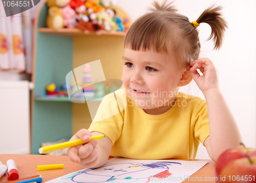 Image of Little girl draw with felt-tip pen