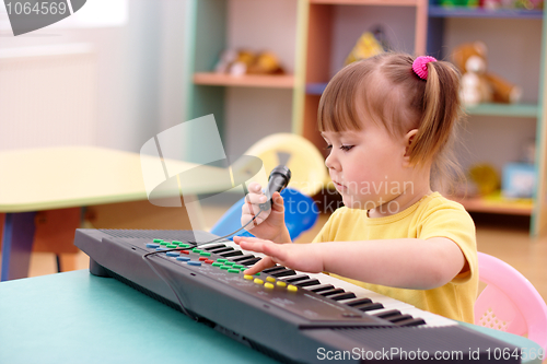 Image of Girl with electronic piano and microphone