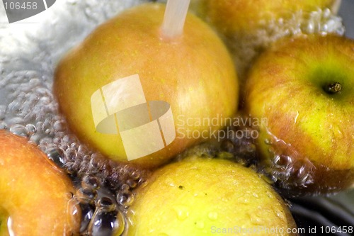 Image of apples under water