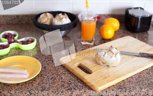 Image of Fresh food at the kitchen table