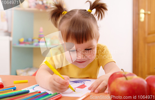Image of Little girl draws with felt-tip pen