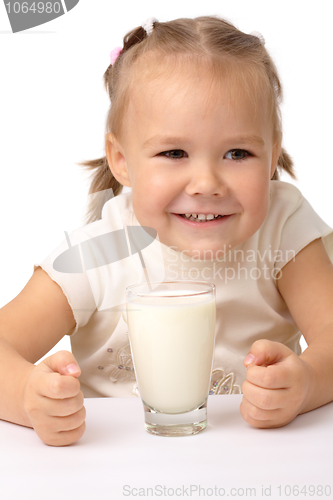 Image of Little girl drinks milk