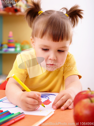 Image of Little girl draw with felt-tip pen