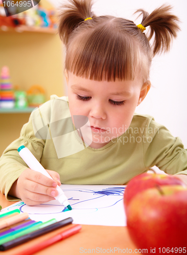 Image of Little girl draws with felt-tip pen