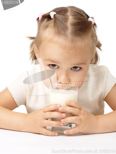 Image of Little girl drinks milk