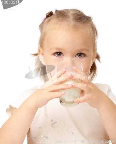Image of Little girl drinks milk