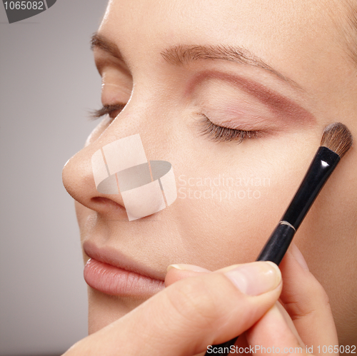 Image of Applying eyeshadow for young girl