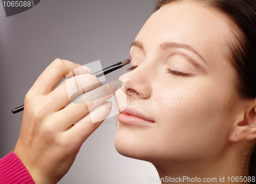 Image of Applying eyeshadow for young girl