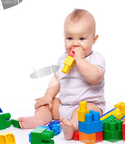 Image of Little boy with building bricks