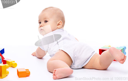 Image of Little boy with building bricks