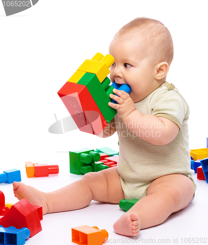 Image of Little boy with building bricks