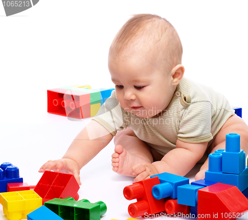 Image of Little boy with building bricks