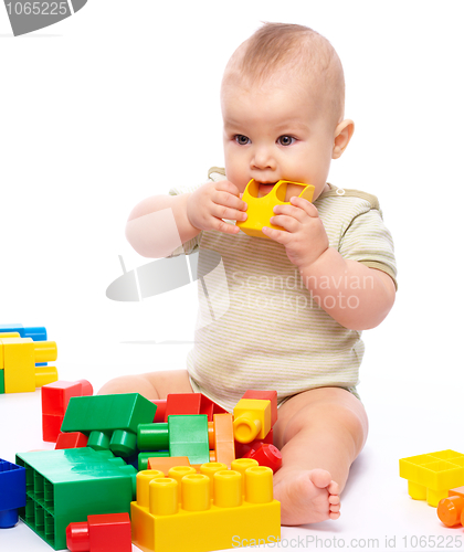 Image of Little boy with building bricks