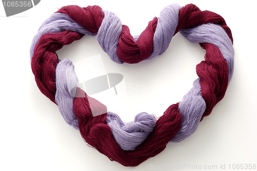 Image of Bicolored skein of wool in shape of heart