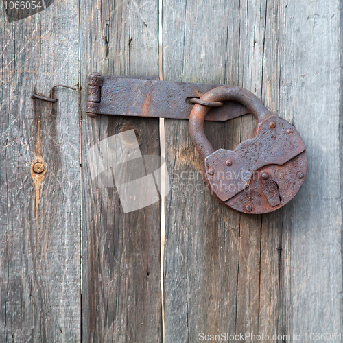 Image of Rusty old padlock