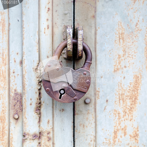Image of Rusty old padlock