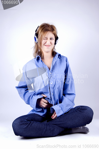 Image of Young girl in headphones 